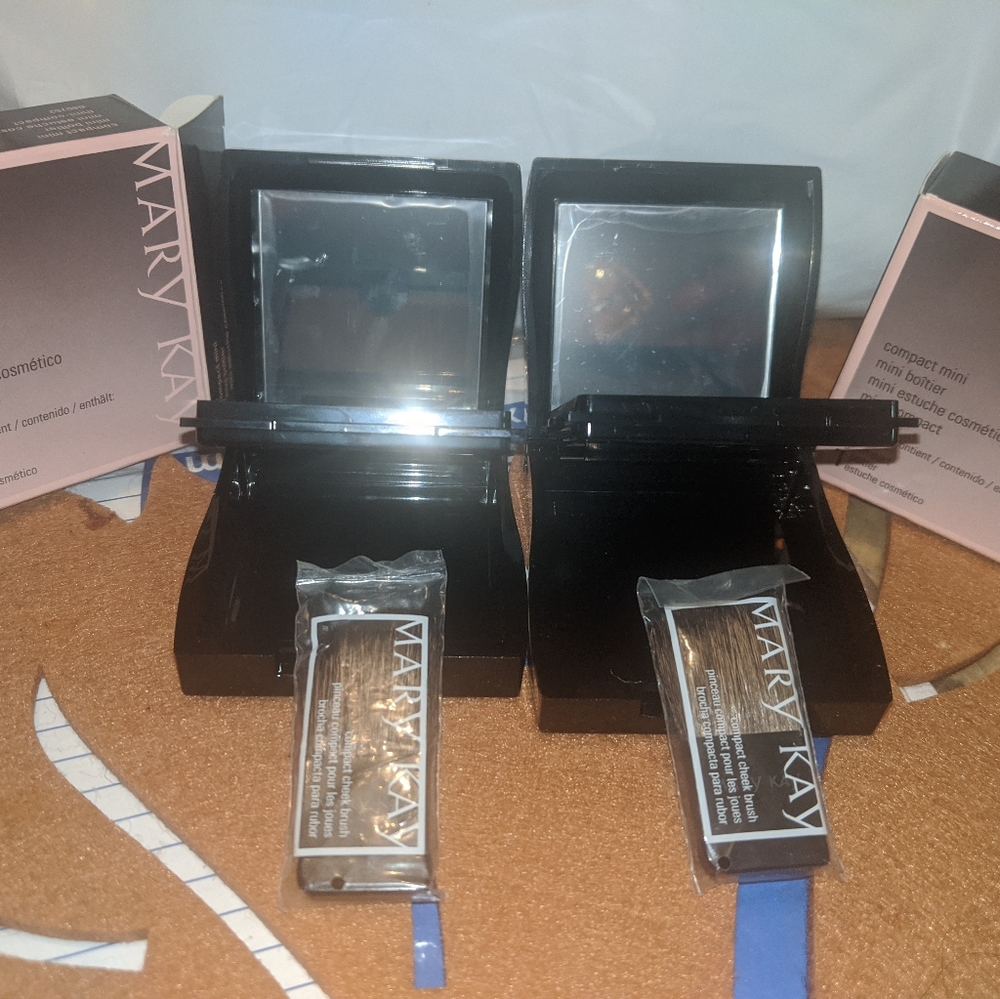 Mary Kay 2 Compact Mini With Brushes ( Unfilled)